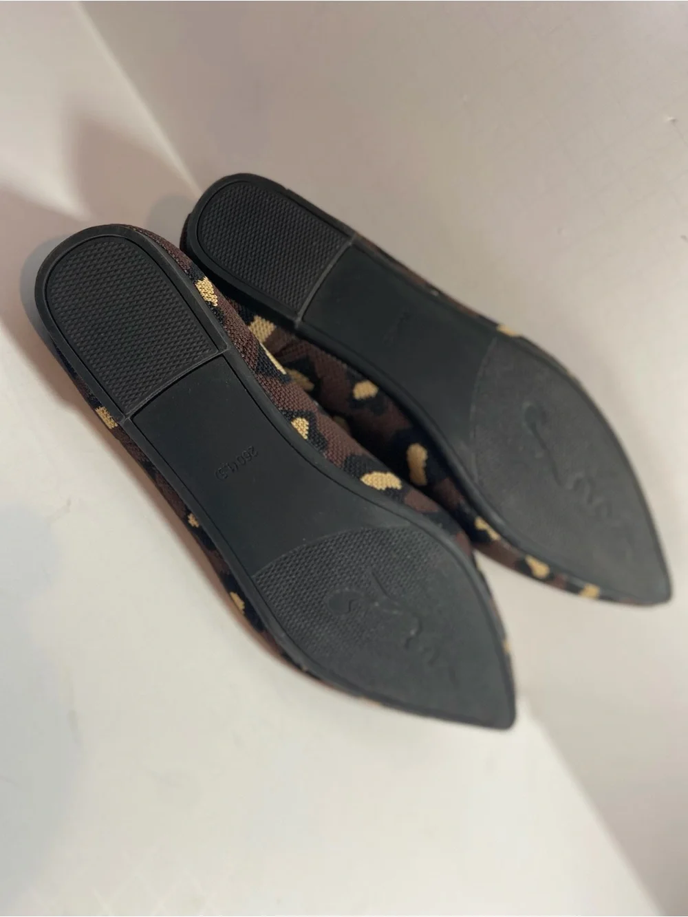 Soft~Black Leopard Print~Breathable Mesh Knit~Pointed Toe~Ballet Flat~Size 9.5